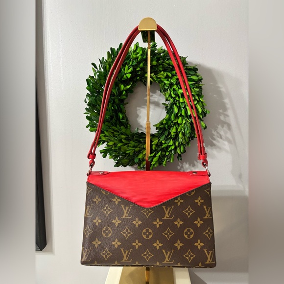 Louis Vuitton Monogram Epi Saint Michel crossbody bag - Picture 3 of 12